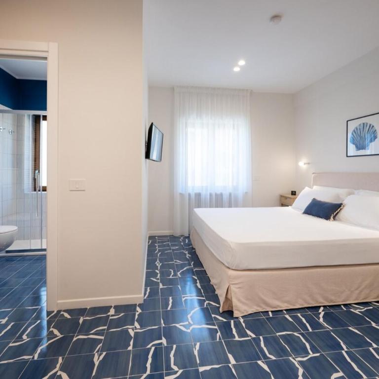 Elegant & Modern 4Bedroom Home in Central Sorrento - Apartment - 35
