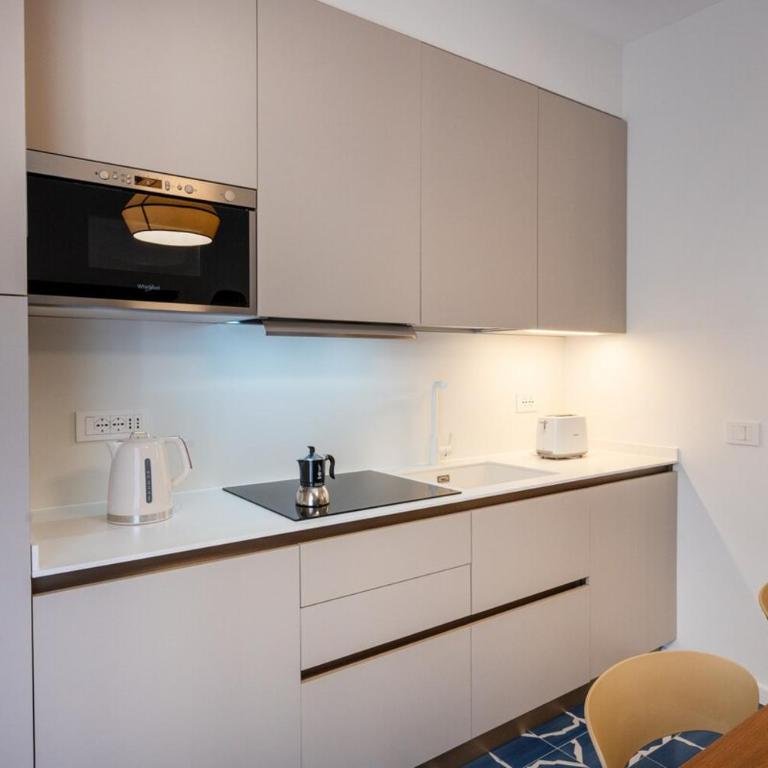 Elegant & Modern 4Bedroom Home in Central Sorrento - Apartment - 42