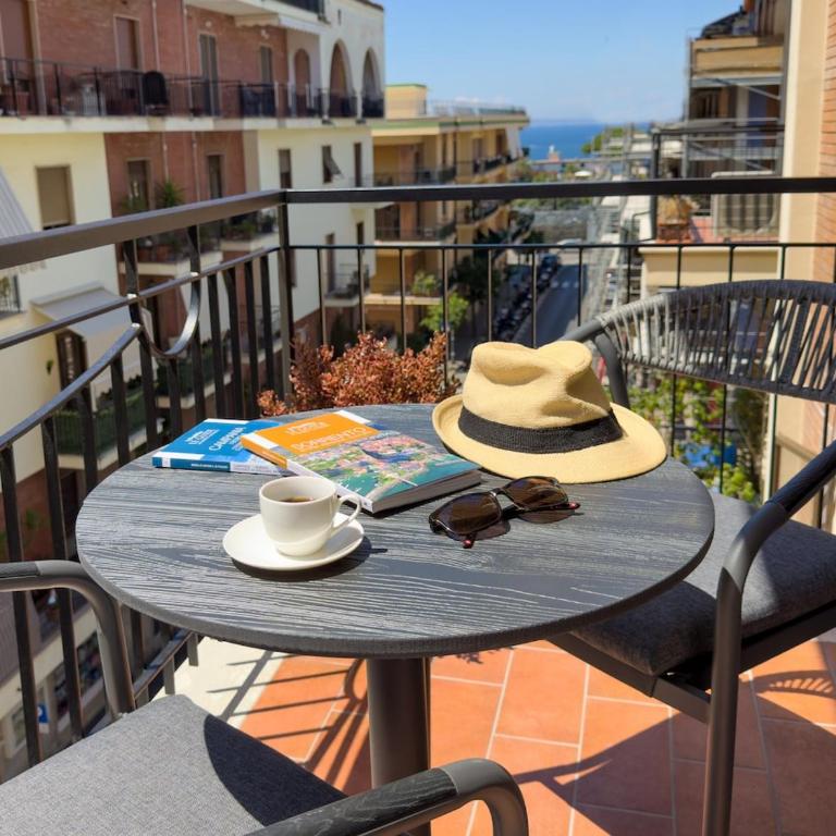 Elegant & Modern 4Bedroom Home in Central Sorrento - Apartment - 50