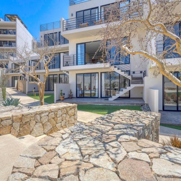 New and Elegant 4Bedroom House Steps from the Beach - Casa - 10