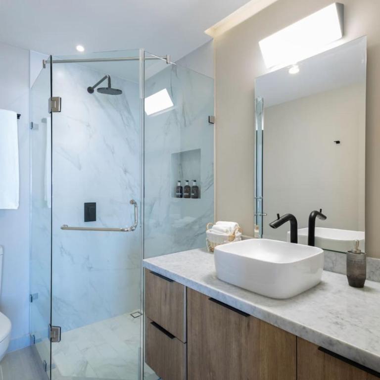New and Elegant 4Bedroom House Steps from the Beach - Casa - 34