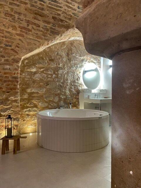 Logis Hotel Saint-Martin - Suite de la Rose (sans fenêtres) - 3