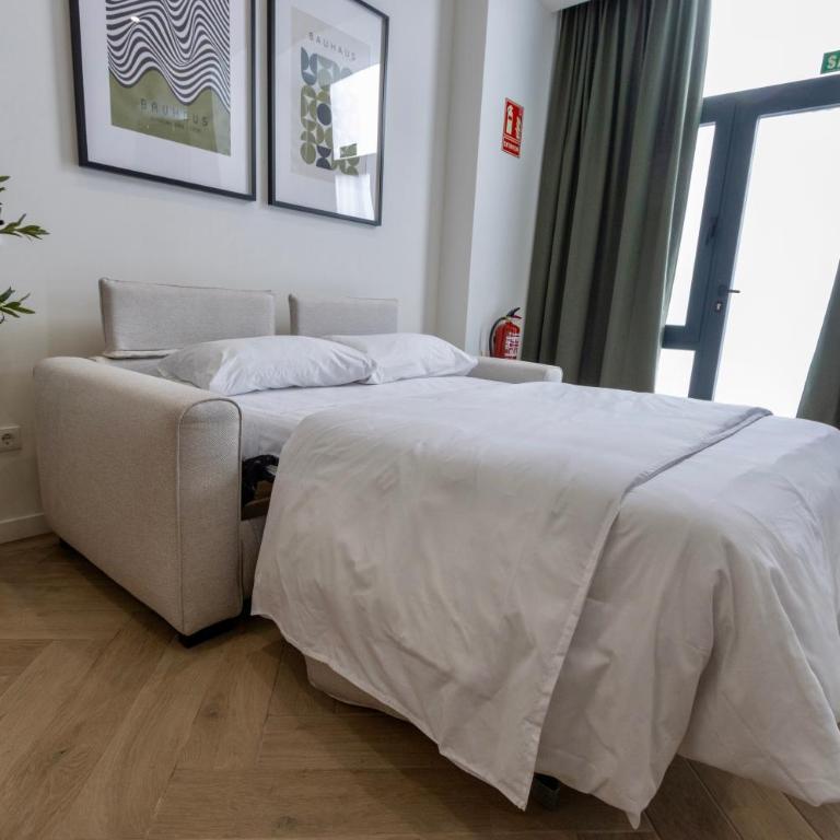 Boutique Room - One Tower - One-Bedroom Apartment - 12