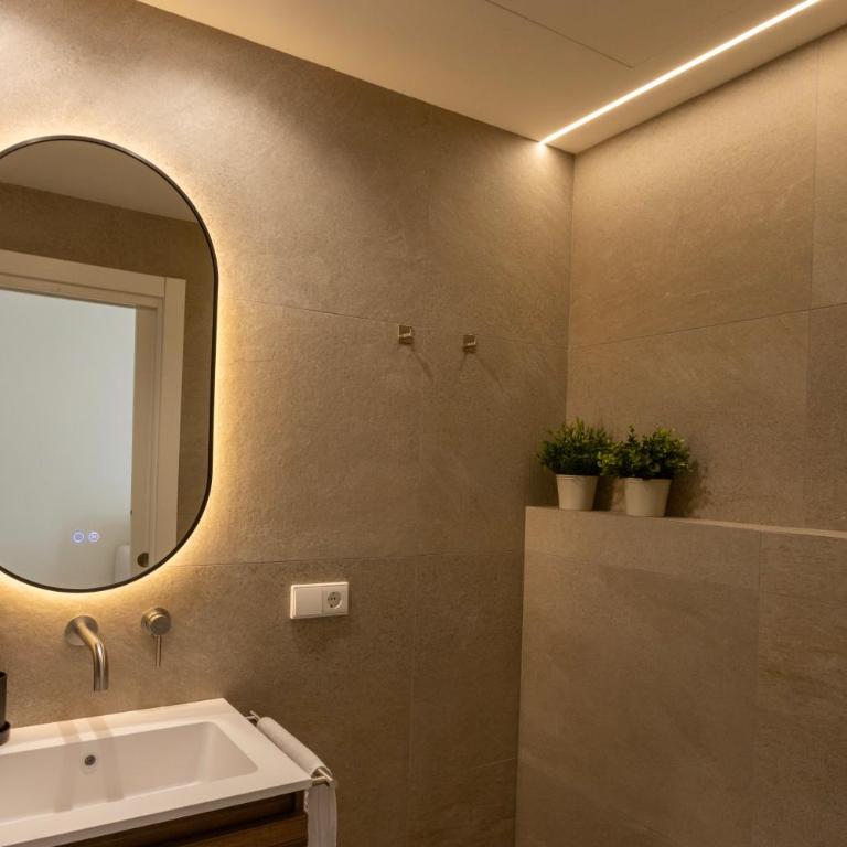 Boutique Room - One Tower - Studio - 12