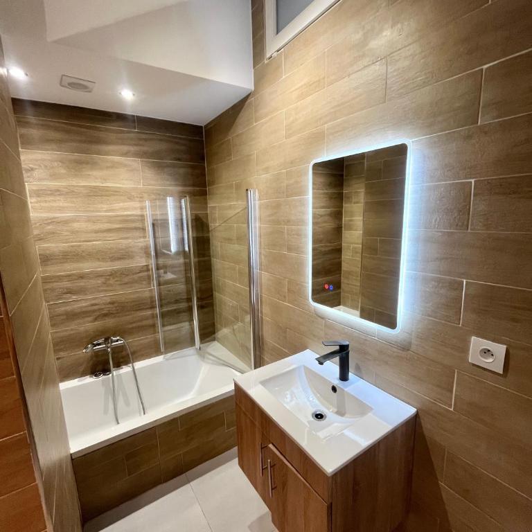 Monaco Border - Cozy 2-Bedroom Apt with Garden - Two-Bedroom Apartment - 2