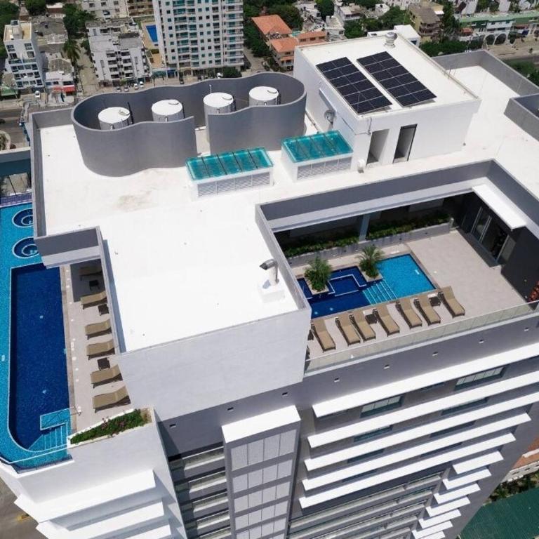 Top rated apt, 4 min walk to beach, prime location - Two-Bedroom Apartment with Balcony - 7