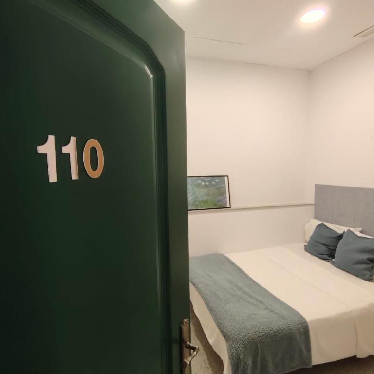 Alexa Host Vallecas - Habitación Doble con baño compartido - 10