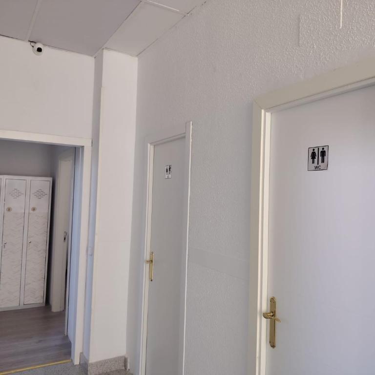 Alexa Host Vallecas - Habitación Cuádruple con baño compartido - 16