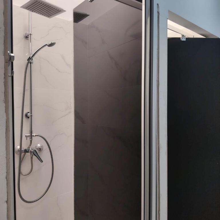 Alexa Host Vallecas - Habitación Cuádruple con baño compartido - 26