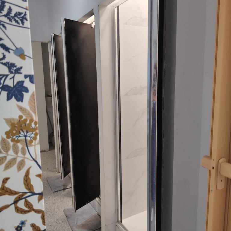 Alexa Host Vallecas - Habitación Cuádruple con baño compartido - 24