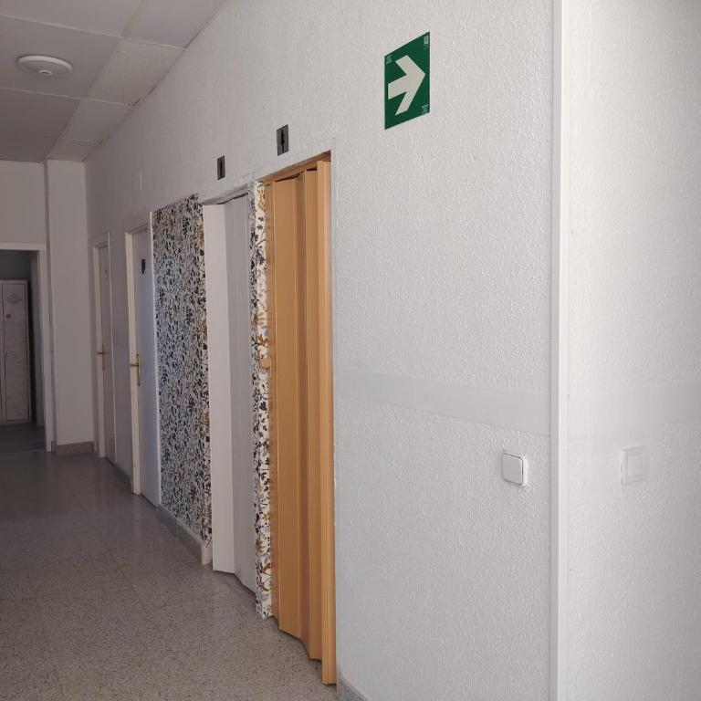 Alexa Host Vallecas - Habitación Cuádruple con baño compartido - 20