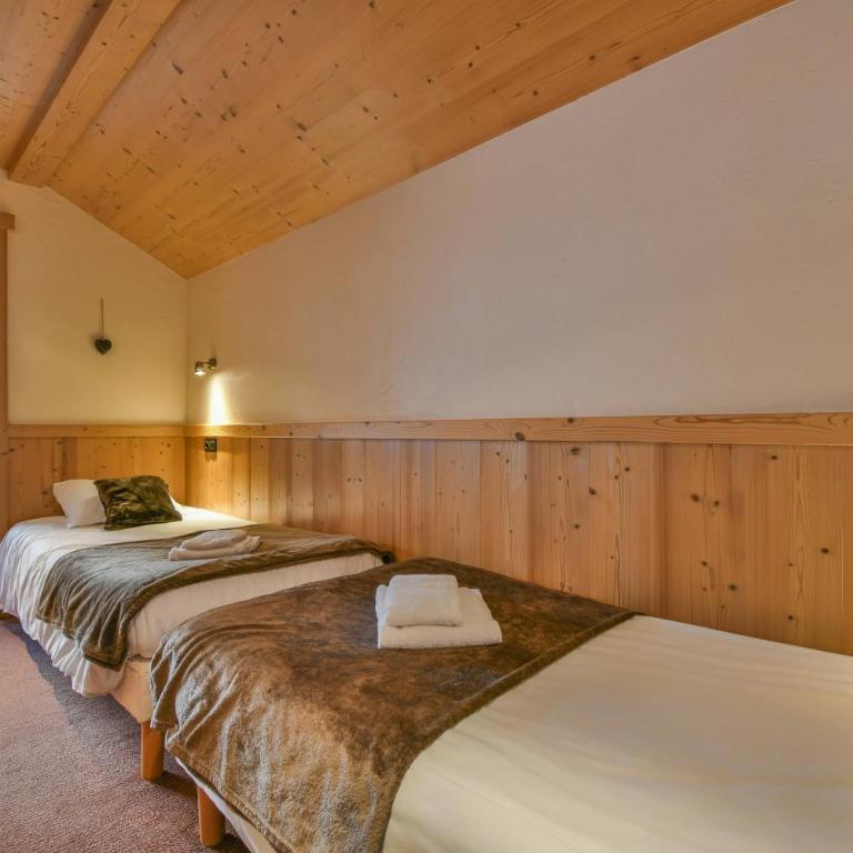 Hotel les Flocons - Vierbettzimmer mit Bergblick - 1