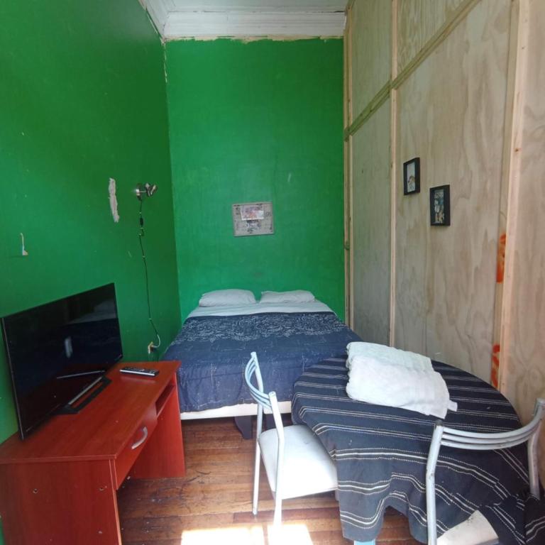 Hostal del Gato valparaiso - Standard Double Room with Shared Bathroom - 4