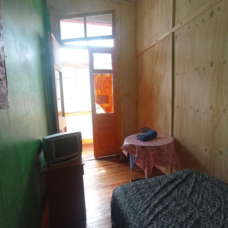 Hostal del Gato valparaiso - Standard Single Room with Shared Bathroom - 1