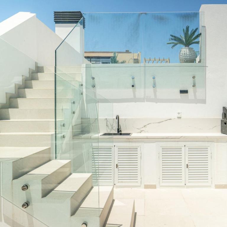 Stylish Urban Escape 2-Bedroom Apartment with Rooftop Pool - Apartamento - 4