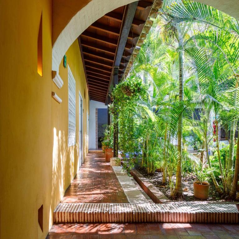 Colonial Villa with Private Pool 7BR in Cartagena Old Town - Villa - 28