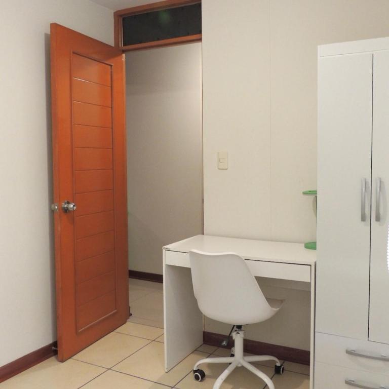 Elegante y cómodo departamento 1er piso - Three-Bedroom Apartment - 30