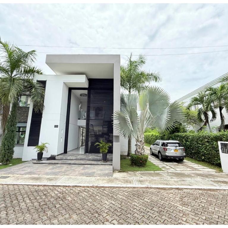 Casa con piscina y BBQ en Lagos del Peñón Girardot - Casa - 2
