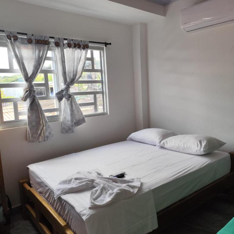 Habitaciones con wifi a 5 minutos de la playa - Habitación Familiar con baño privado - 3