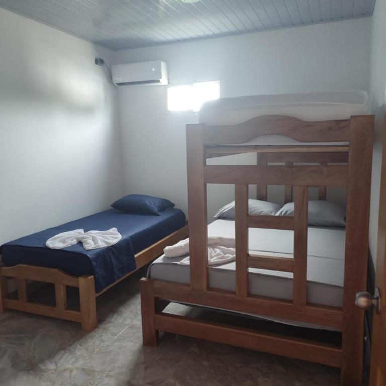 Habitaciones con wifi a 5 minutos de la playa - Habitación Familiar con baño privado - 5