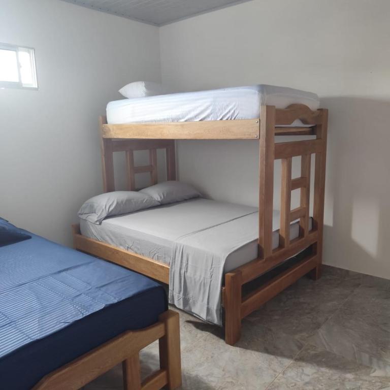 Habitaciones con wifi a 5 minutos de la playa - Habitación Familiar con baño privado - 7