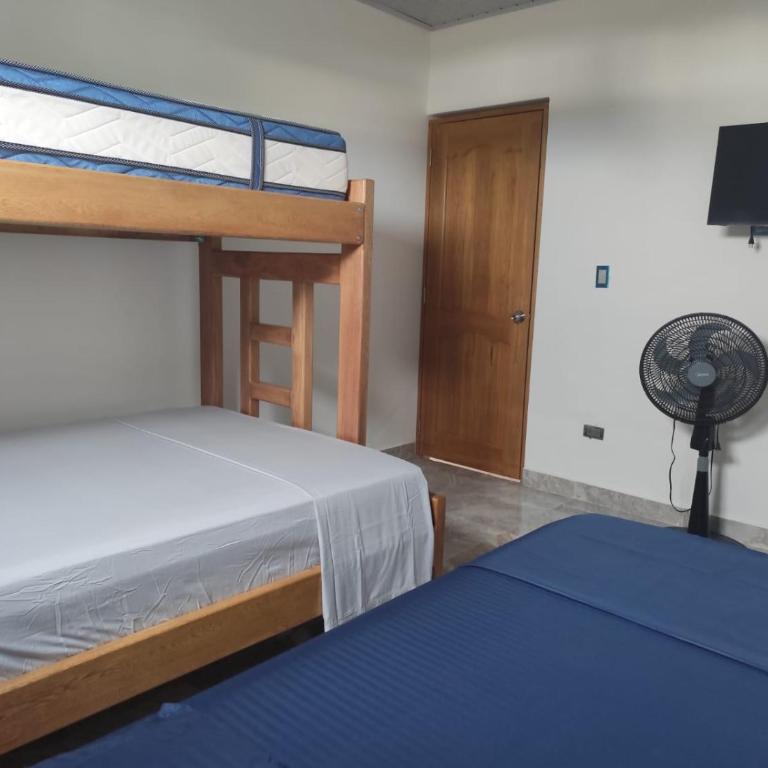 Habitaciones con wifi a 5 minutos de la playa - Habitación Familiar con baño privado - 20