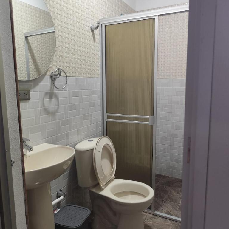 Habitaciones con wifi a 5 minutos de la playa - Habitación Familiar con baño privado - 21