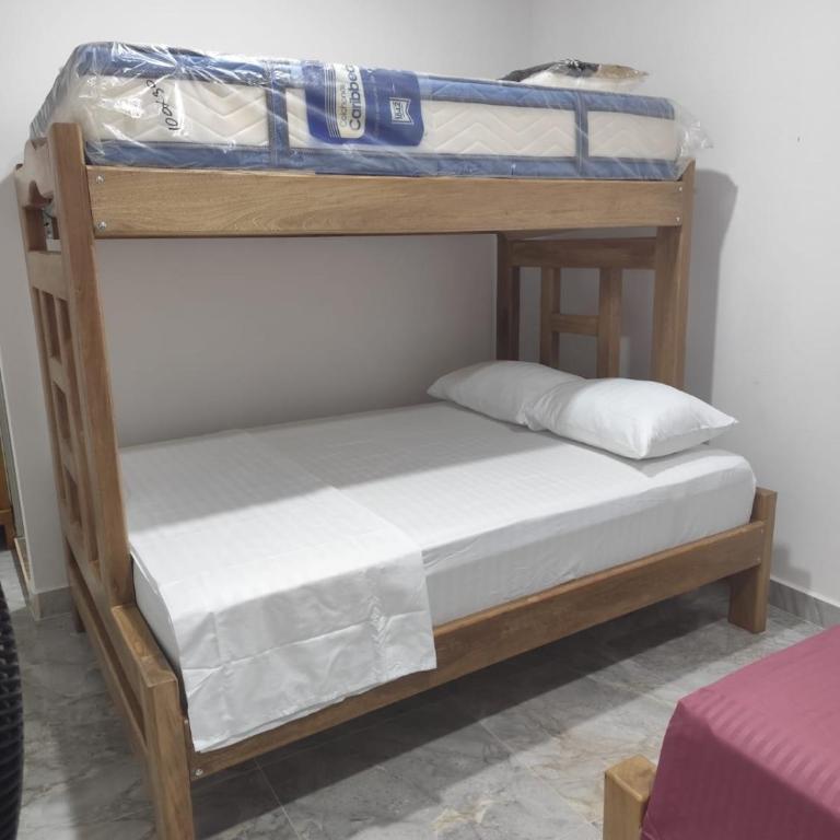Habitaciones con wifi a 5 minutos de la playa - Habitación Familiar con baño privado - 11