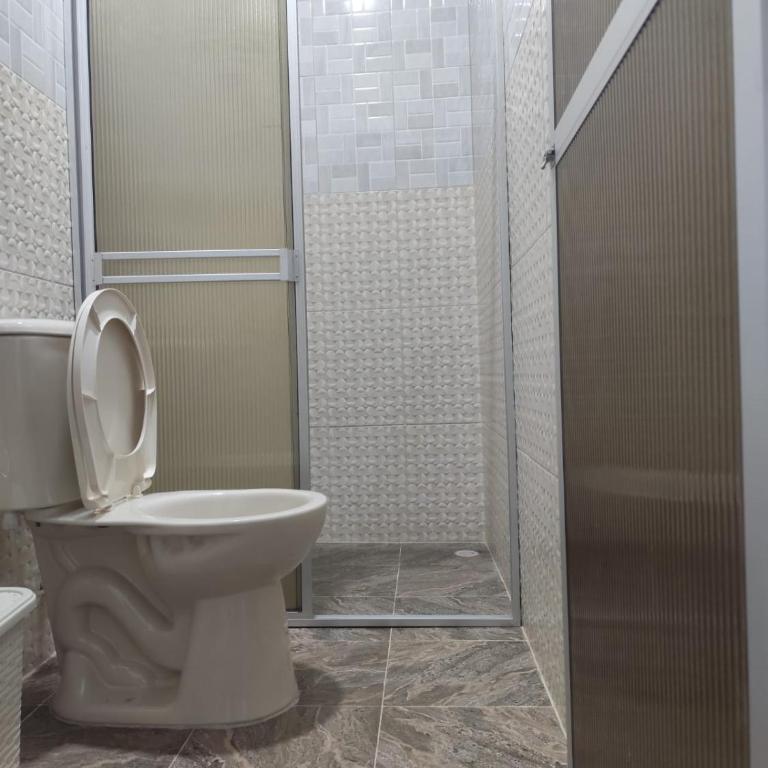 Habitaciones con wifi a 5 minutos de la playa - Habitación Familiar con baño privado - 24
