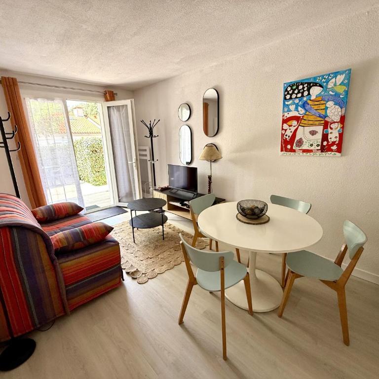 AGREABLE APPARTEMENT REFAIT A NEUF DANS UNE RESIDENCE DE VACANCES - FR-1-92-946 - Appartement - 5
