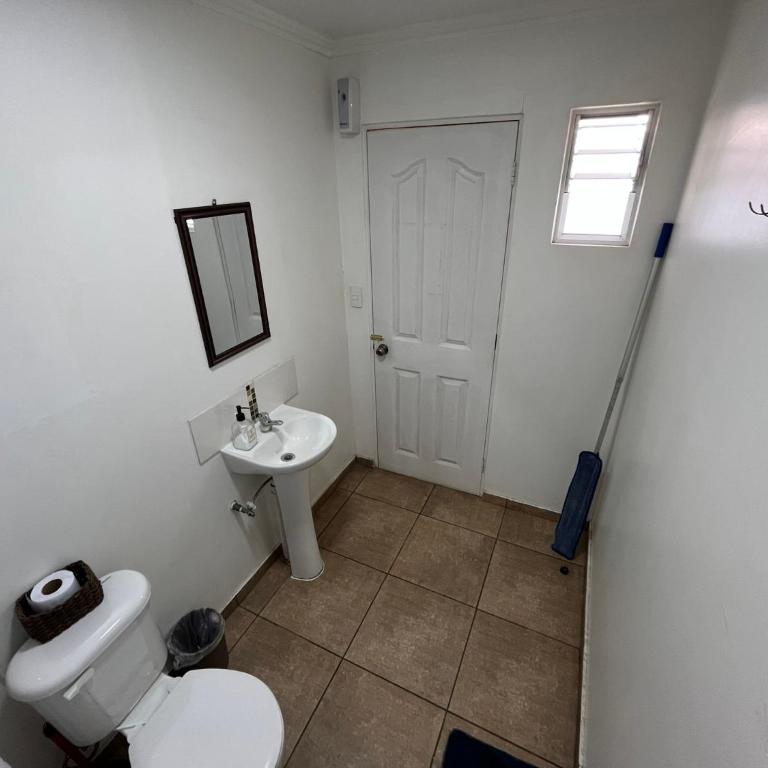 Hab Simple cerca del Aeropuerto con Baño Compartido - Single Room with Shared Bathroom - 4