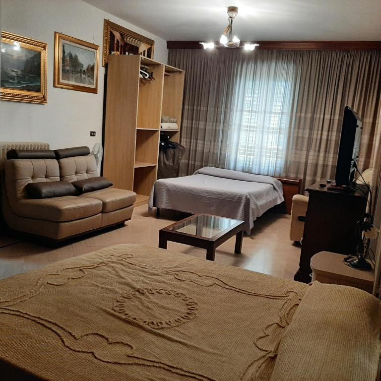 Villa Azzurra - Camera Familiare con Bagno Privato - 3