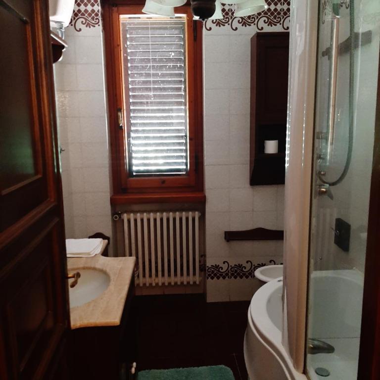Villa Azzurra - Camera Familiare con Bagno Privato - 4
