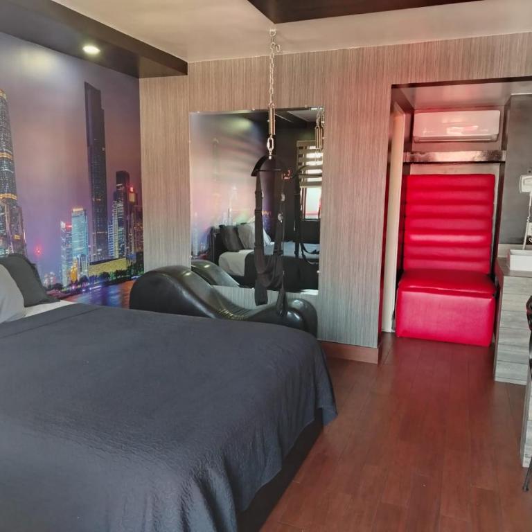 Lizvan Hotel-Motel - Queen Room - 4