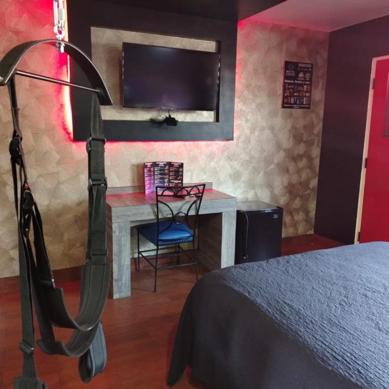 Lizvan Hotel-Motel - Queen Room - 3