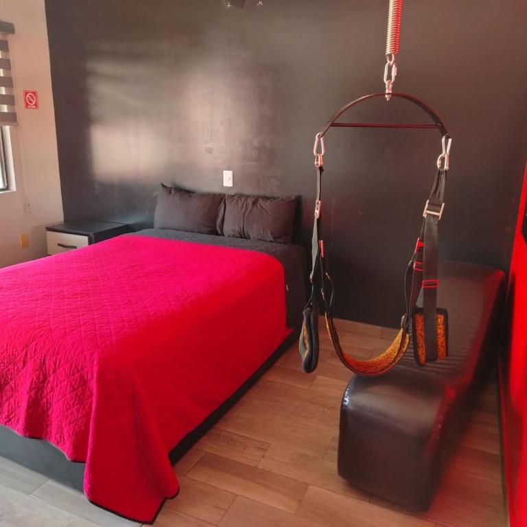 Lizvan Hotel-Motel - Queen Room - 2