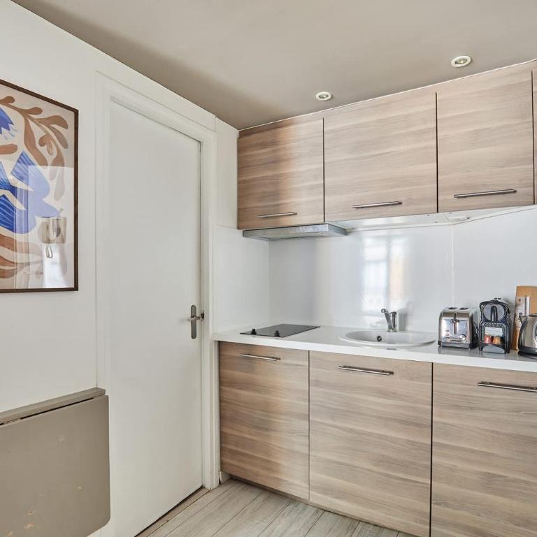 Modern Suite Champs Elysées Trocadero by SP - Studio - 2