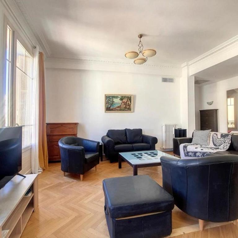 Bright air-conditioned flat in the city centre - Appartement - 2