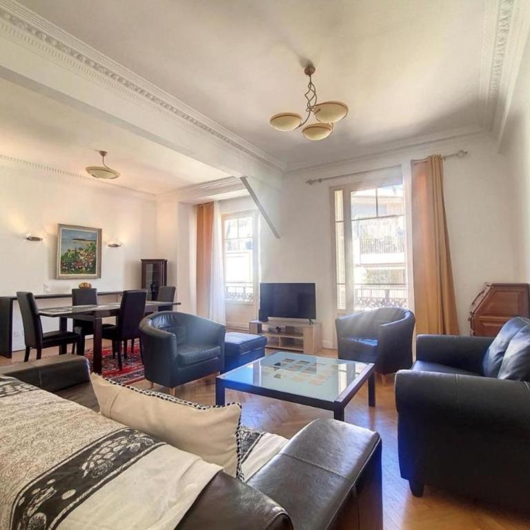 Bright air-conditioned flat in the city centre - Appartement - 3