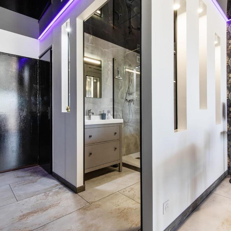 Helioamour Renovated apartment with terrace in Héliopolis Naturist Village - Apartment - 11