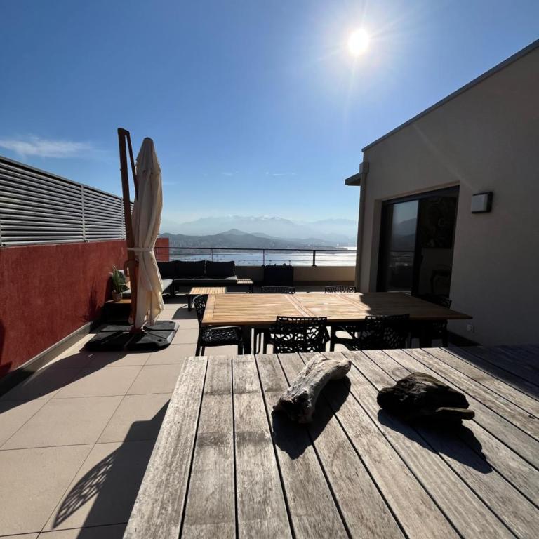 Superbe T3 avec rooftop Vue mer et montagne Ajaccio - Appartement 2 Chambres - 24