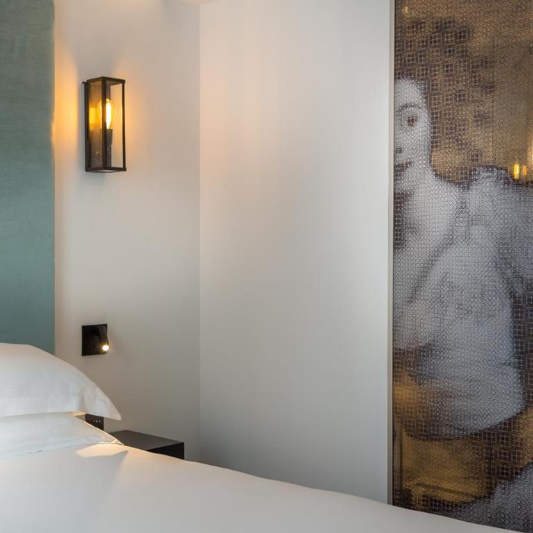 Hôtel La Comtesse - Chambre Double Baronne – Vue Latérale sur Tour Eiffel - 3