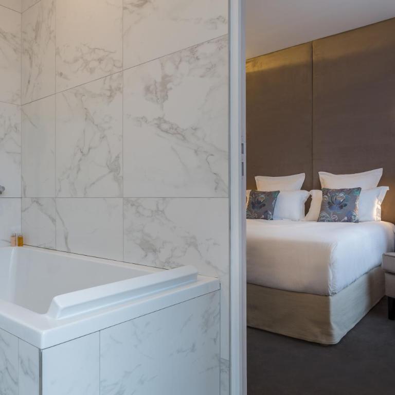 Hôtel La Comtesse - Chambre Double Marquise – Vue Latérale sur Tour Eiffel - 4