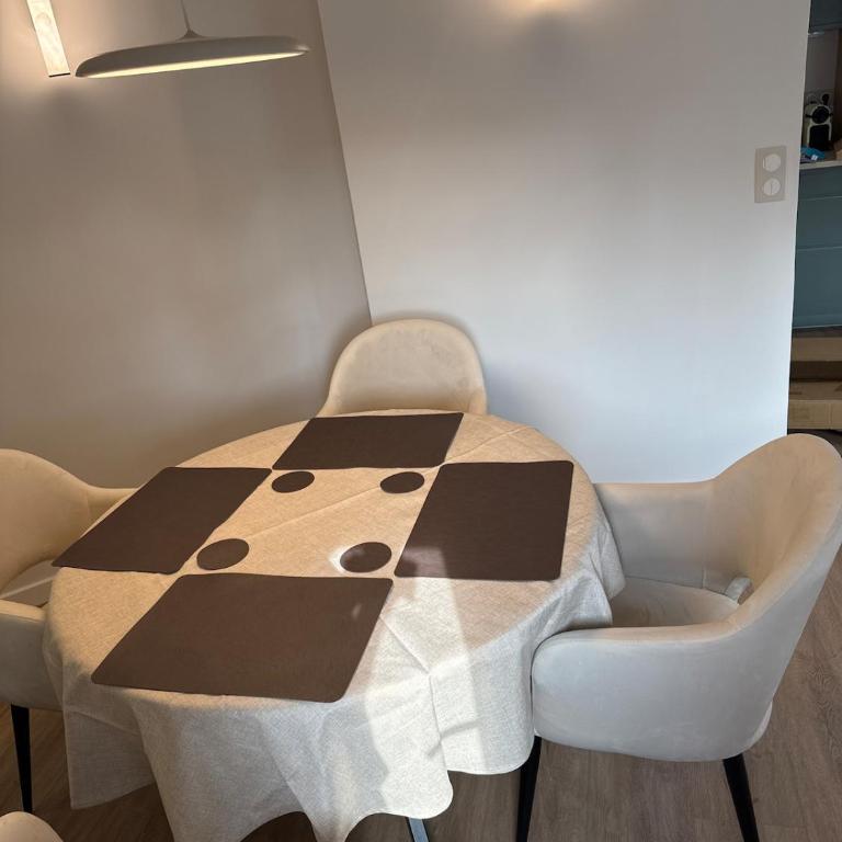 70 m2, Renovated, Perfect Location in central Paris - Three-Bedroom Apartment - 6