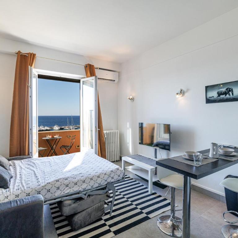 GRAND PALAIS - Beautiful top floor studio - Sea front with AC - Studio avec Vue sur le Port - 3