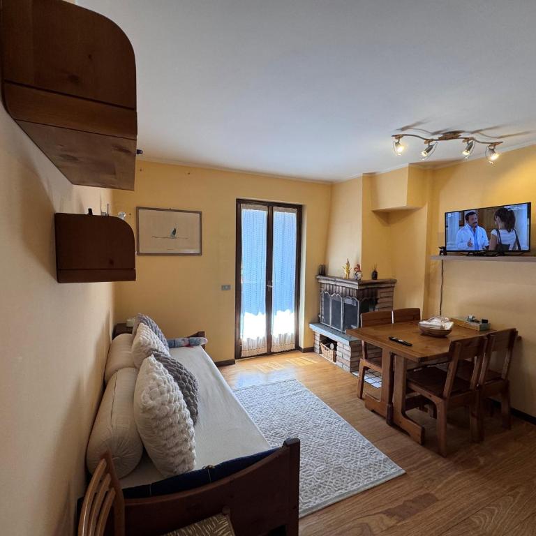 066 Grazioso Bilocale, Pinzolo - Apartamento de 1 dormitorio con balcón y vistas a la montaña - 2
