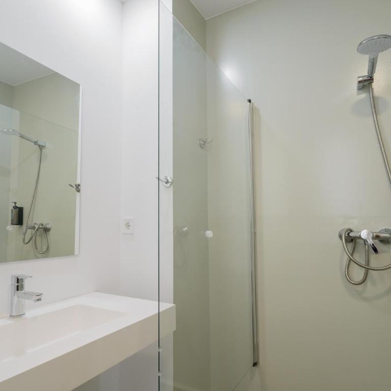 Hotel Plini - Habitación Doble con baño privado - 2 camas - 4