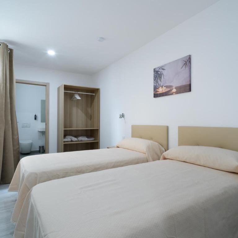 Hotel Plini - Habitación Doble con baño privado - 2 camas - 1