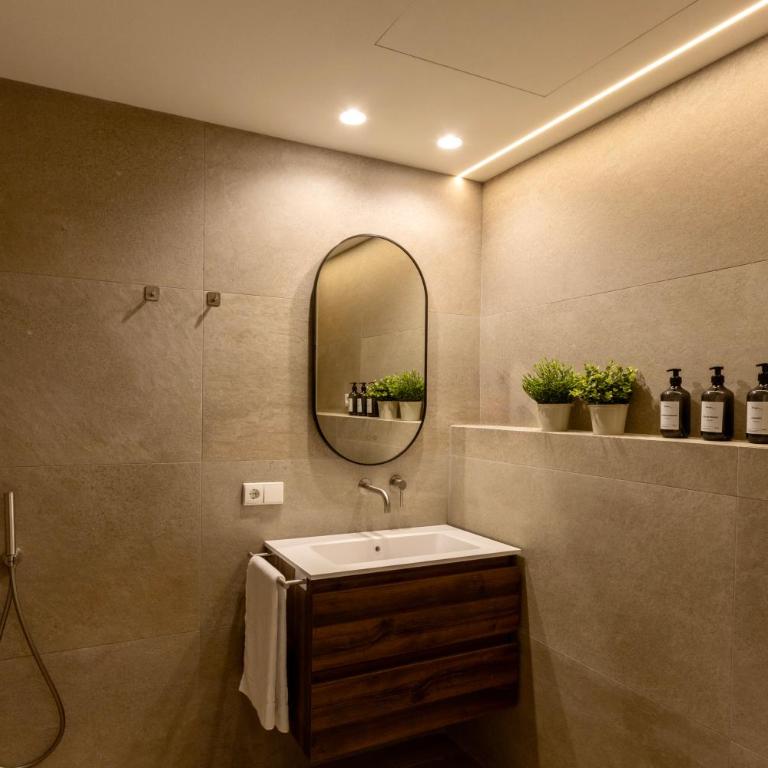 Boutique Room - One Tower - Studio - 9