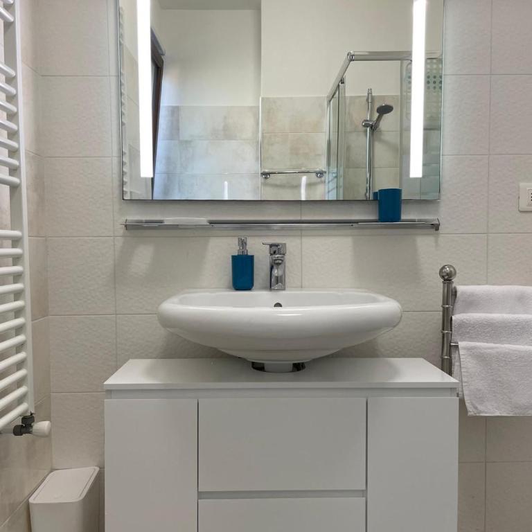 Casa Ros - Appartamento con 1 Camera da Letto e Balcone - 5